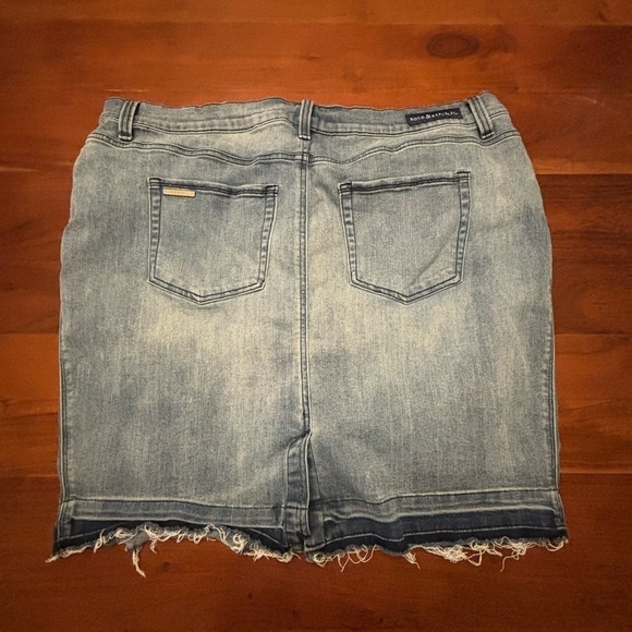 Rock & Republic Khloe Jean Skirt - Picture 2 of 9